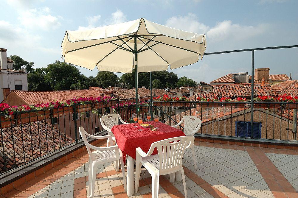 Hotel Hesperia Венеция Екстериор снимка
