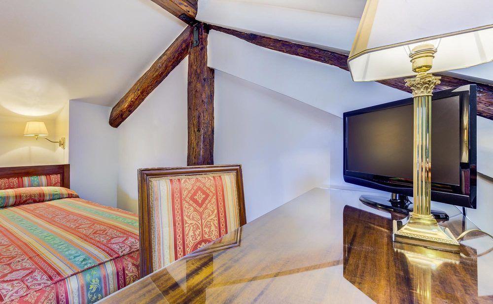 Hotel Hesperia Венеция Екстериор снимка