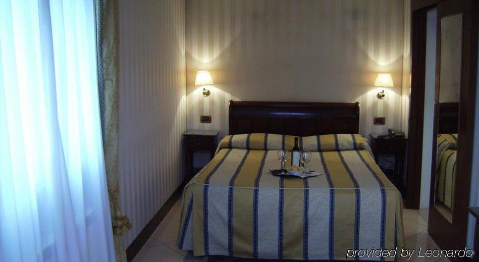 Hotel Hesperia Венеция Екстериор снимка