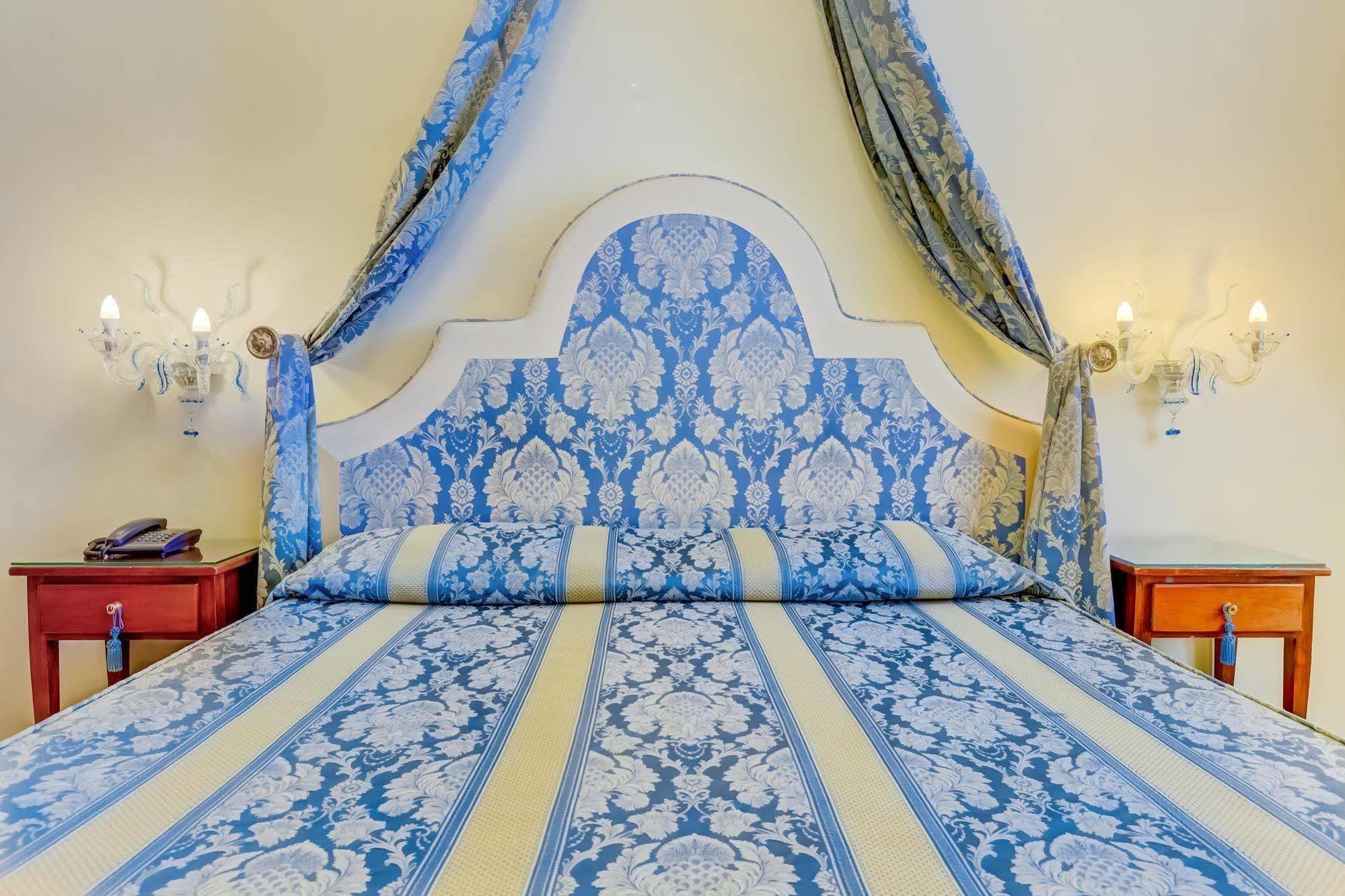 Hotel Hesperia Венеция Екстериор снимка