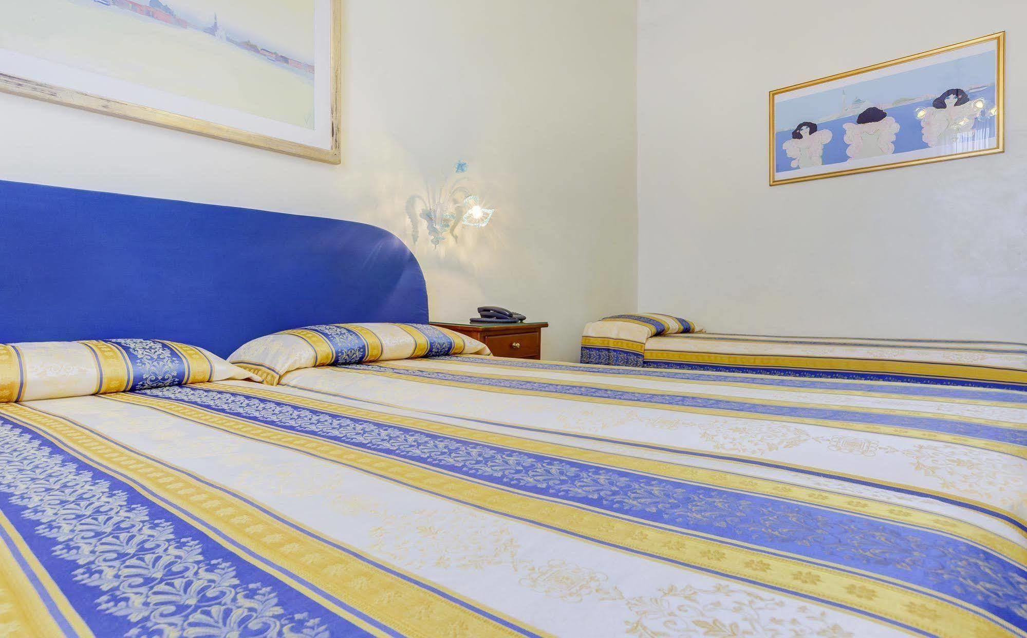 Hotel Hesperia Венеция Екстериор снимка