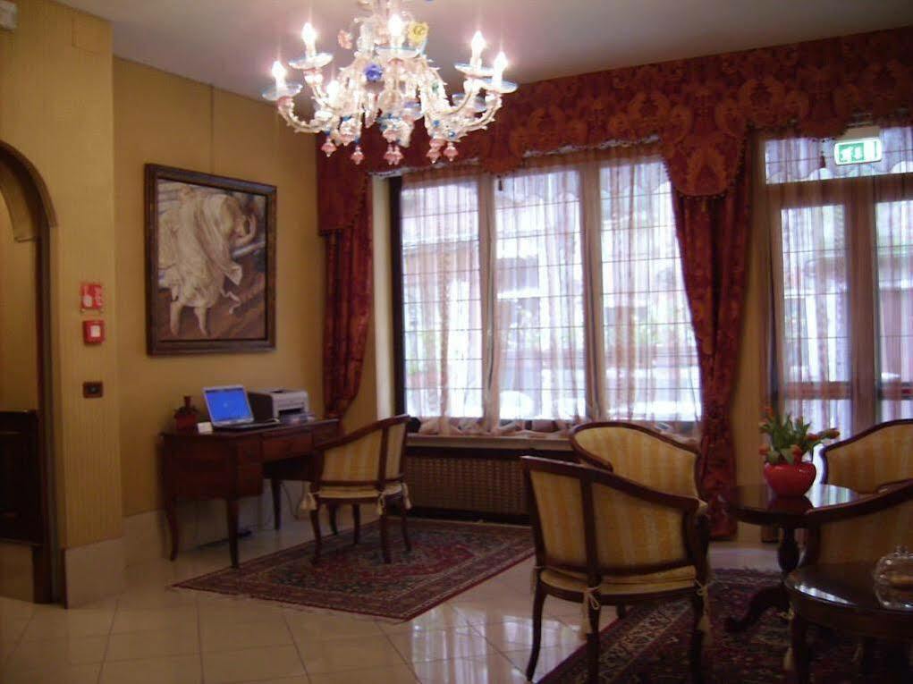 Hotel Hesperia Венеция Екстериор снимка